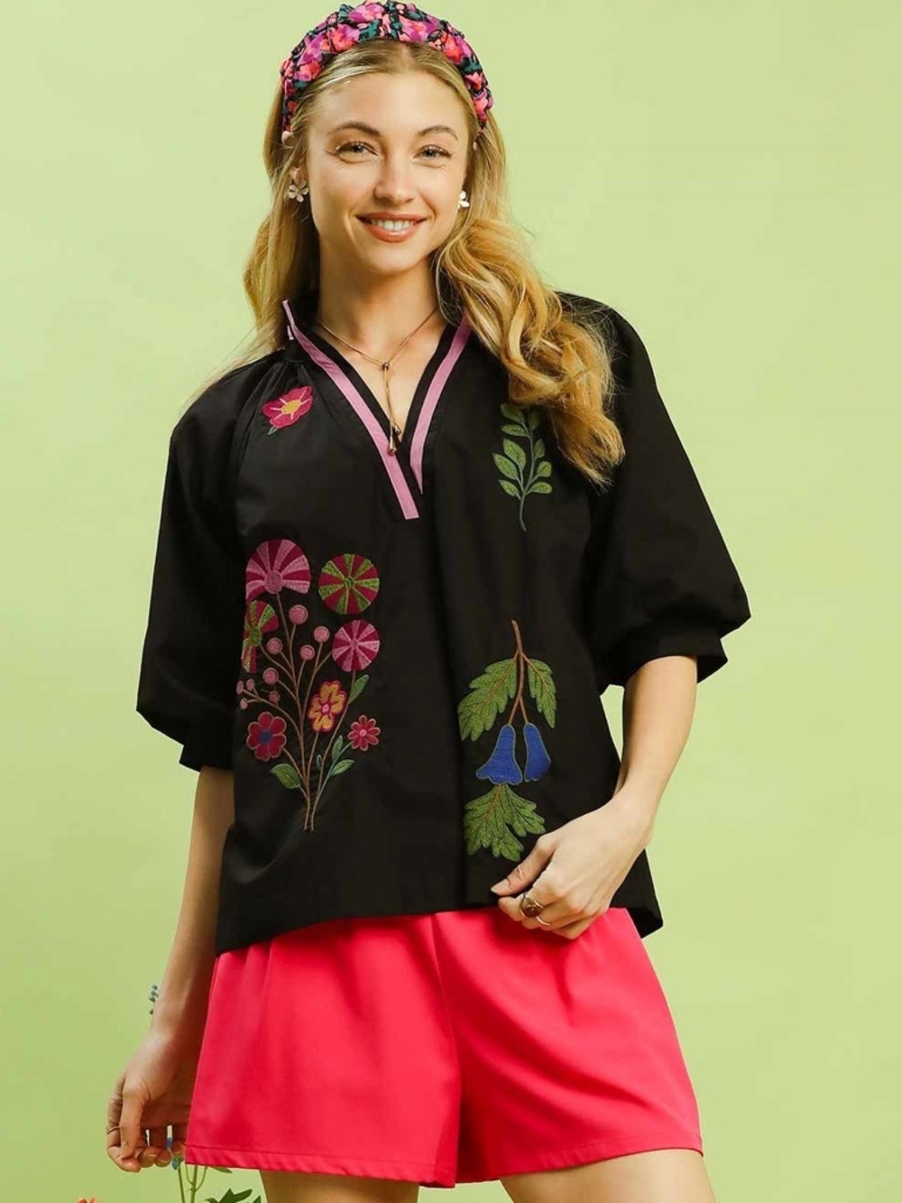 ♥️Hello Gorgeous! Umgee Embroidered Floral V-Neck Blouse